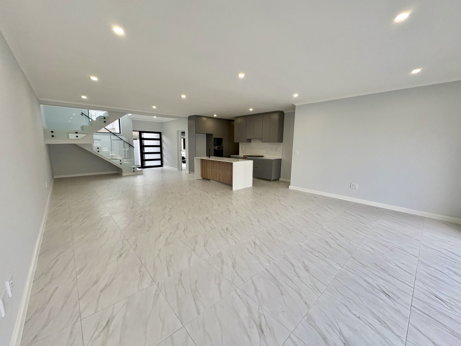 To Let 4 Bedroom Property for Rent in Sandown Western Cape